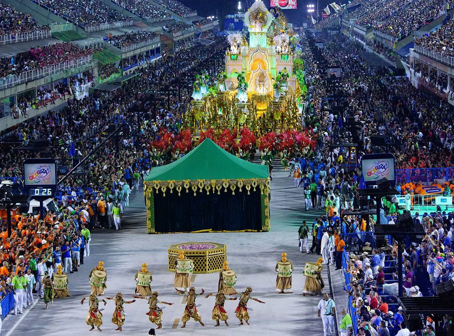 Parada podczas karnawału w Rio 