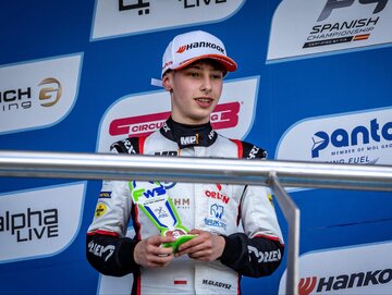 Maciej Gładysz na&nbsp;podium Winter Formula Series
