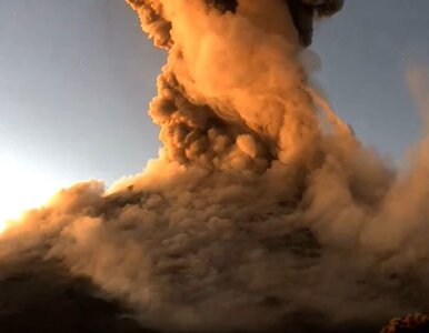 Miniatura: Erupcja wulkanu Popocatepetl w Meksyku....