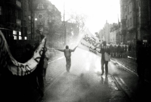 Miniatura: Walki uliczne w czasie stanu wojennego