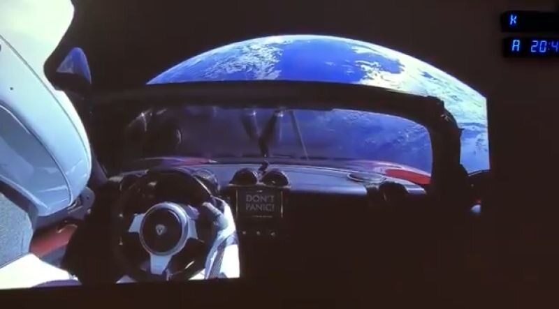 Manekin w samochodzie poleciał rakietą w kierunku Marsa. Tak wygląda historyczna misja Falcon Heavy 