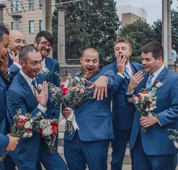 Mężczyźni parodiujący kobiety 