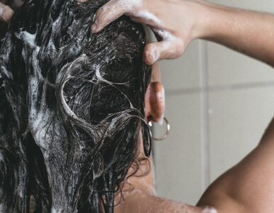 Jak prawidłowo dobrać szampon do włosów? Kompleksowy poradnik