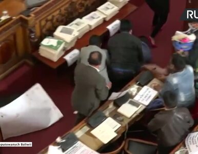 Miniatura: Bójka w boliwijskim parlamencie podczas...