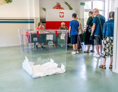 Miniatura: Ludzie są źli na rząd. W sondażu jest...