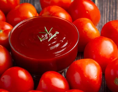 Miniatura: Te ketchupy mają najgorszy skład, a Polacy...