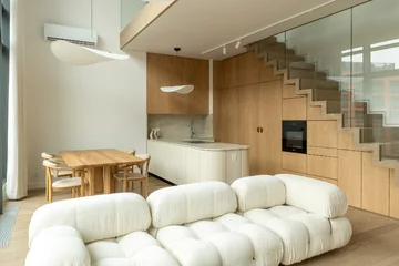 Apartament influencerki Pauliny Wojcińskiej na Powiślu – jasne wnętrze w stylu modern classic zaprojektowane przy współpracy z pracownią Decoroom 