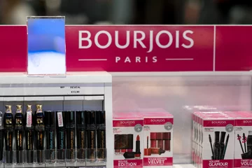 Nazwę kosmetyków uwielbianych nie tylko przez paryżanki wymieniamy jako: