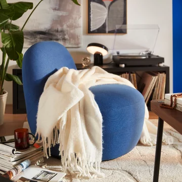 Nowa kolekcja IKEA łączy intensywne kolory, organiczne formy i funkcjonalne rozwiązania, tworząc wnętrza sprzyjające codziennemu dobrostanowi 