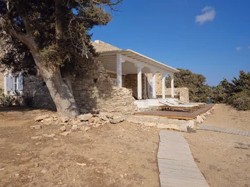 Dawna tłocznia wina nad samym morzem na Antiparos, projekt ARP 