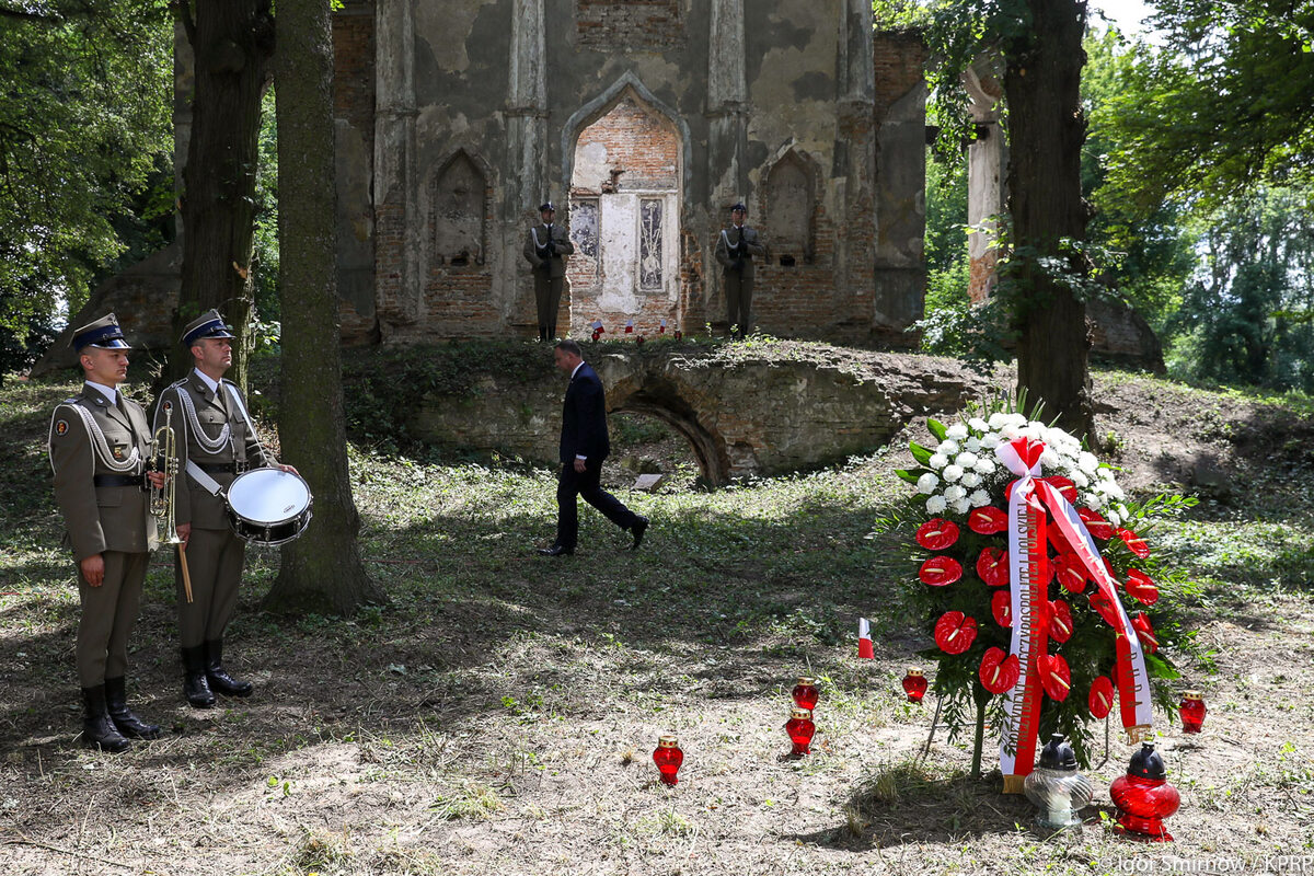 Cmentarz Rzymskokatolicki w Ołyce - miejsce bezimiennego pochówku w zbiorowej mogile zamordowanych Polaków 