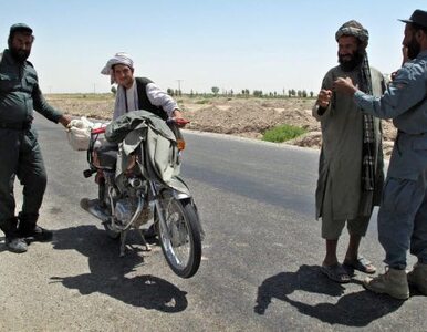 Miniatura: Afgański policjant zastrzelił dwóch...