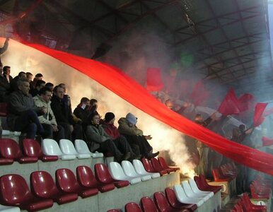 Miniatura: "Alkohol na stadionie pomaga kontrolować...