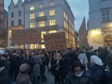 "Wierzę i ufam kobietom w tych trudnych decyzjach", "Katoliku, nie bądź katem" 