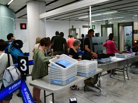 Miniatura: Sześć lotnisk znosi limit płynów w bagażu...