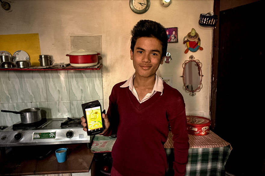 Indie. 369 dolarów miesięcznie na osobę dorosłą. Smartfon 