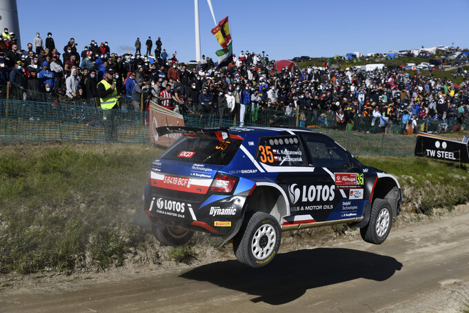 Kajetan Kajetanowicz et Maciej Szczepaniak lors du saut sur la section Fafe, Portugal Rally 2021