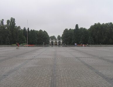 Miniatura: Tysiąc osób na Placu Piłsudskiego....