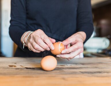 Miniatura: Jak łatwo i szybko obrać jajko? Ten trik...