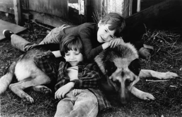 Elijah Wood i Joseph Mazzello w „Marzyciele, czyli potega wyobraźni”  (1992) 