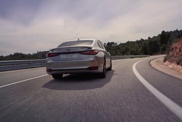 Lexus ES 300h Business Edition