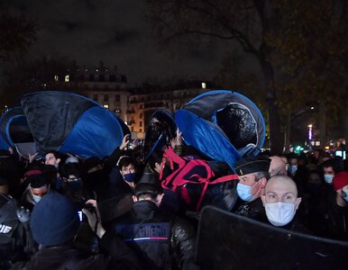 Miniatura: „Szokujące sceny w Paryżu”. Policja siłą...