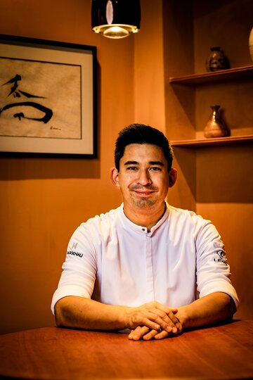 Tohru Nakamura, trzykrotnie uhonorowany gwiazdką Michelin szef kuchni, wsp&oacute;łtworzy kulinarną część instalacji &bdquo;Presence&rdquo; Gaggenau podczas Milan Design Week 2026