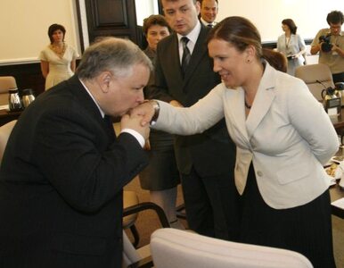 Miniatura: "Kaczyński na ogół przybliża głowę do...