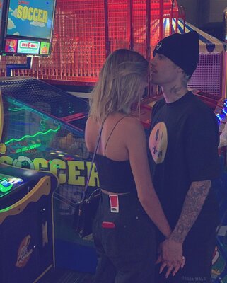 Miniatura: Justin Bieber i Hailey Bieber