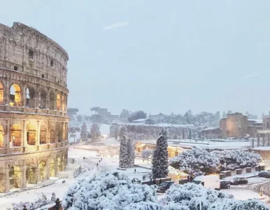 Miniatura: Bitwa na śnieżki na placu św. Piotra i...
