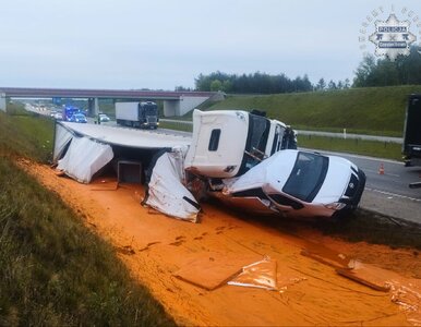 Wypadek na A1 i niespodziewane konsekwencje. „Wyciekł sos pomidorowy”