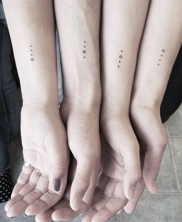 Pasujące tatuaże rodzeństwa 