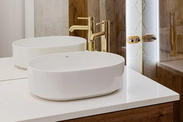 Białe wnętrza z drewnem, proj. Pracownia Architektury Wnętrz Deer Design 