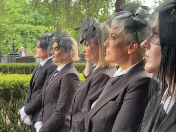 Klaudia Prymek (druga z&nbsp;prawej), założycielka domu pogrzebowego, w&nbsp;kt&oacute;rym pracują kobiety
