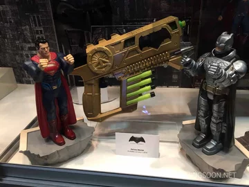 Comic-Con - Batman v Superman: Dawn of Justice (gadżety) Comic-Con - Batman v Superman: Dawn of Justice (gadżety)