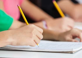 Miniatura: Jak zapisać te wyrazy? Chylimy czoła,...