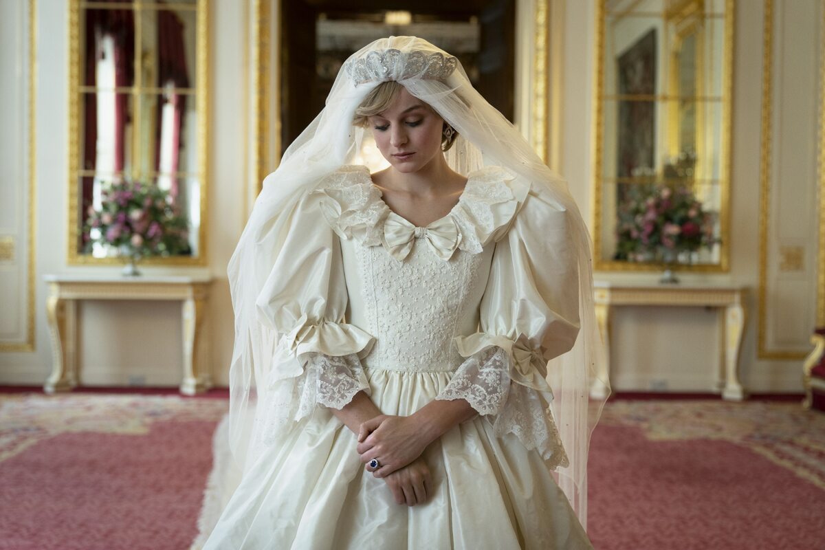 „The Crown”. Emma Corrin jako Diana Spencer 