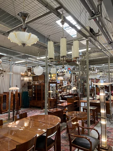 Raj dla miłośników art déco, lampy i meble po renowacji Art deco, bronisze, antyki