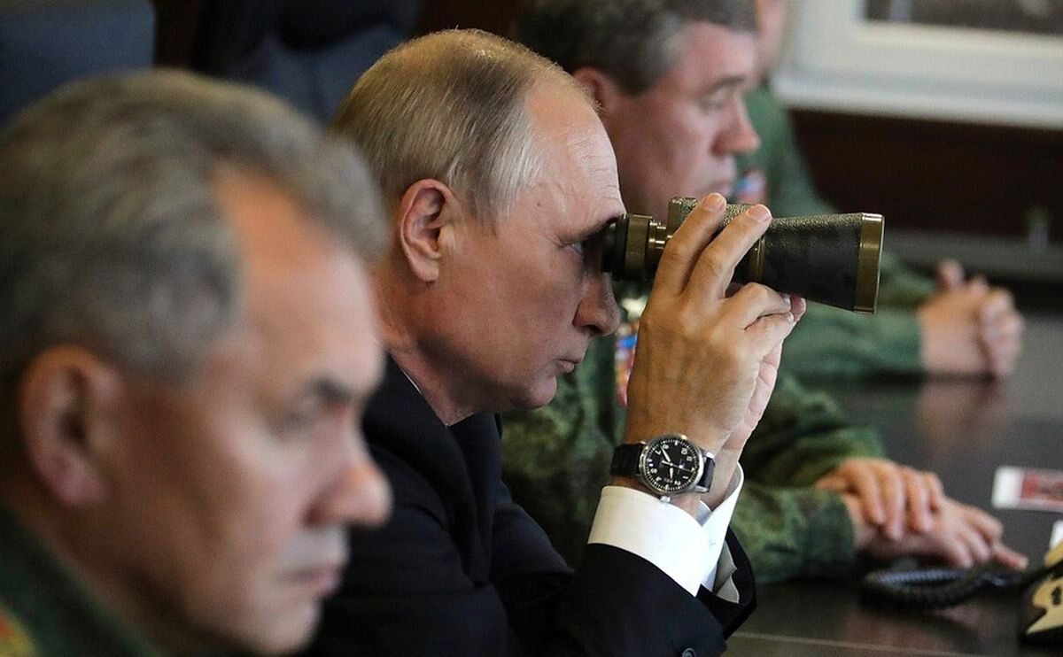 Władimir Putin obserwuje manewry Zapad'17 