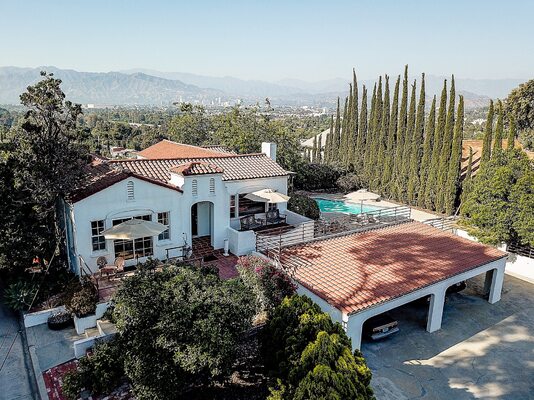 Miniatura: Dom w Los Feliz, w którym banda Mansona...