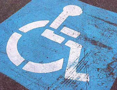 Miniatura: Niepełnosprawni coraz częściej znajdują pracę