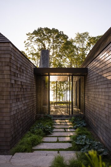 Sag Harbor Bay to&nbsp;nagrodzony projekt, w&nbsp;kt&oacute;rym architektura krajobrazu podąża za&nbsp;naturą, a&nbsp;nie z&nbsp;nią rywalizuje