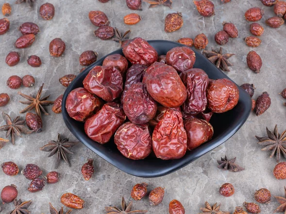 Miniatura: Mało kto po niego sięga. Ten owoc koi...