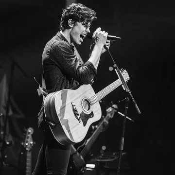 Shawn Mendes 6. miejsce wśród mężczyzn zajął piosenkarz i autor tekstów Shawn Mendes.