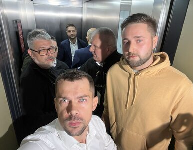 Jaki uwięziony w windzie przez Kołodziejczaka. Kowalski: Agrounią...