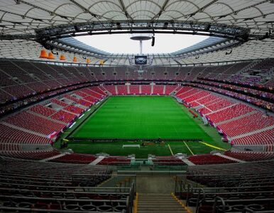 Miniatura: UEFA będzie decydować o zamykaniu dachu na...