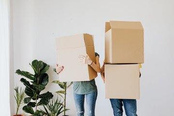 Miliony złotych i&nbsp;tysiące ton odpad&oacute;w generowane przez powietrze przesyłane w&nbsp;zbyt dużych opakowaniach to&nbsp;koszty tzw. air-commerce.