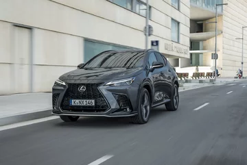 Nowy Lexus NX 450h+ 