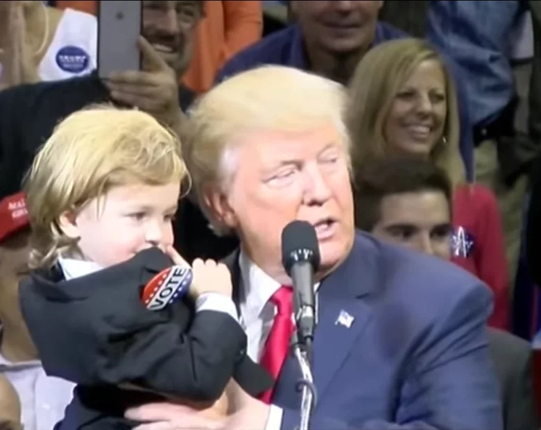 Miniatura: "Mały Trump" gwiazdą wiecu wyborczego w...