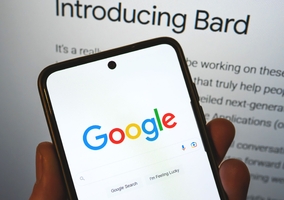 Google Bard AI popełnił błąd na wizji. Spółka straciła 100 miliardów...